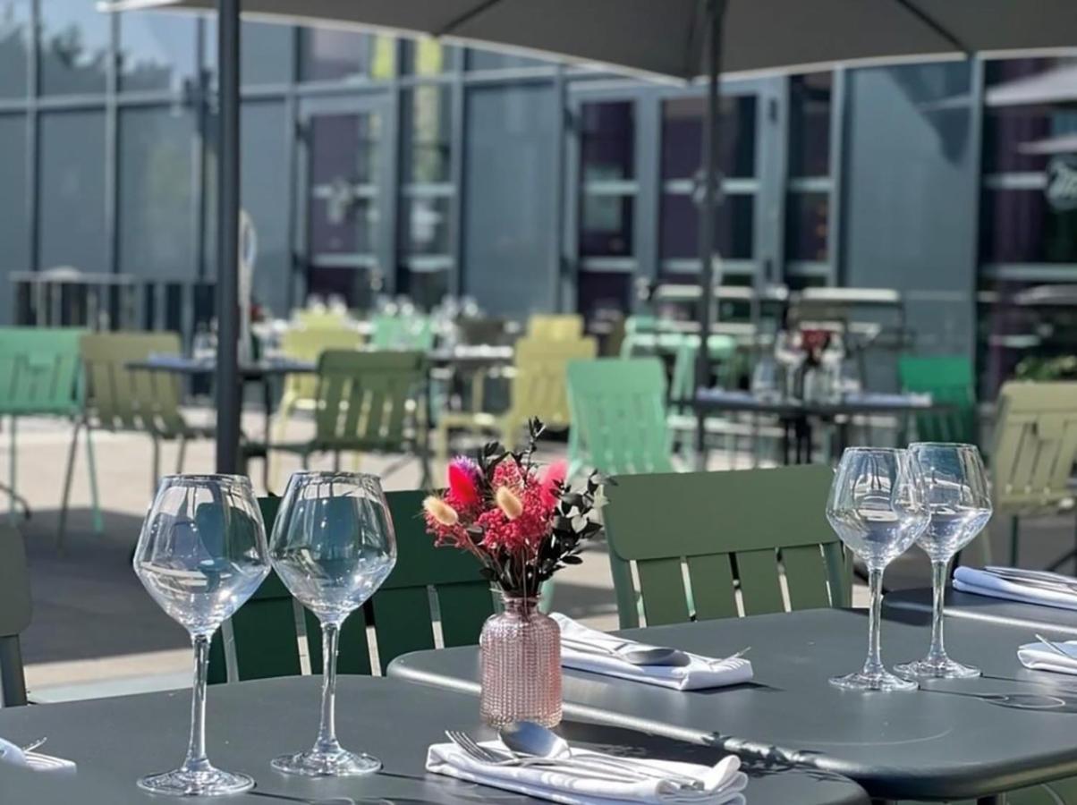 Aiden By Western & 4*