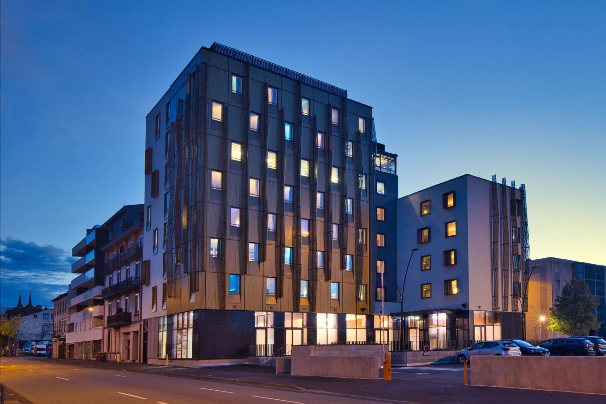 Aiden By Western & Hotel 4*