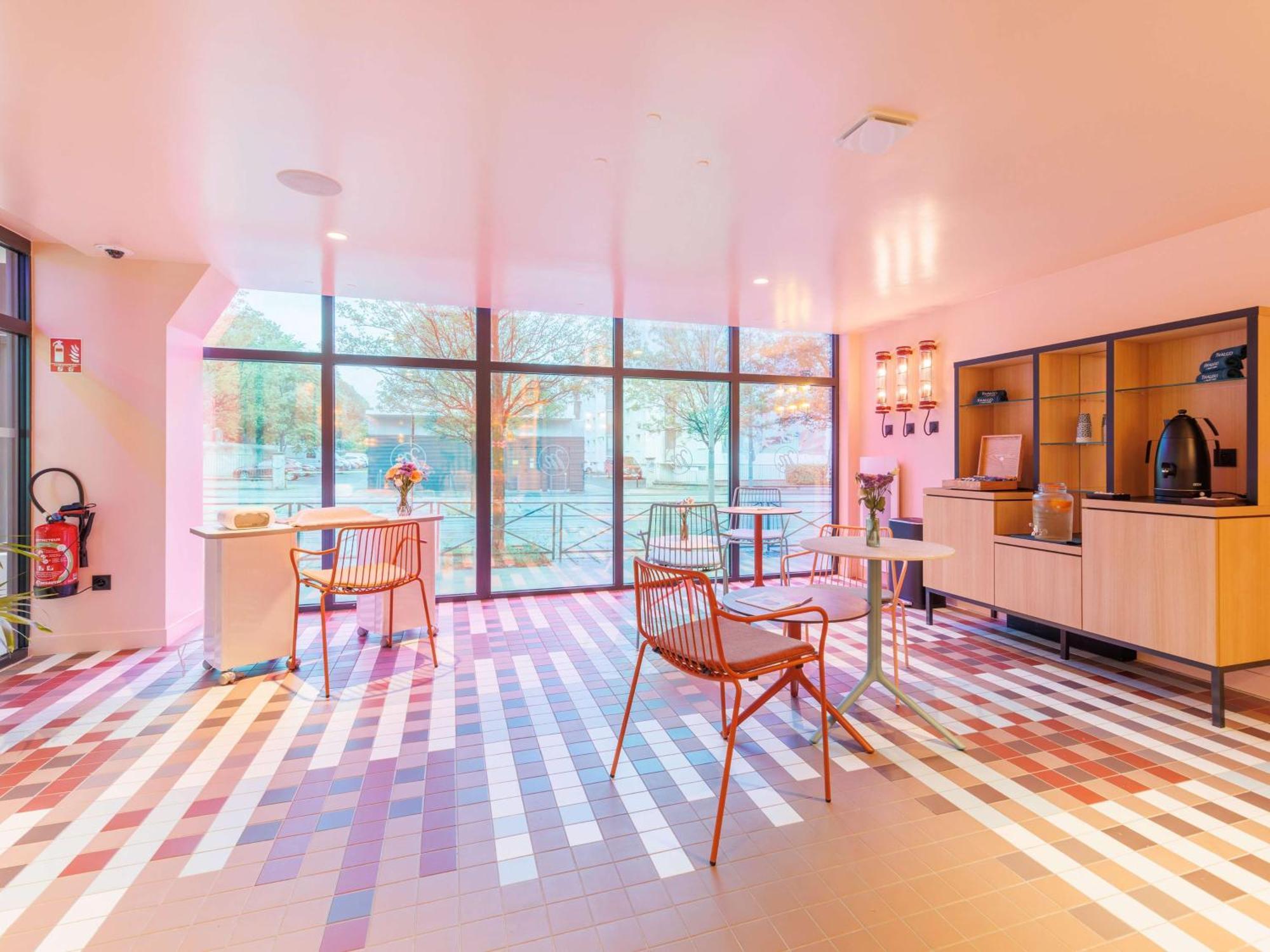 Aiden By Western & Hotel 4*